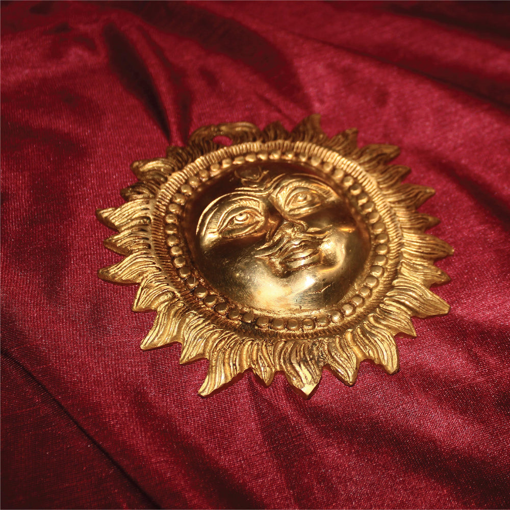 Brass Sun Face Statue for Wall Hanging Showpiece Article for Home Decoration (15 x 15 x 2 CM, Golden)