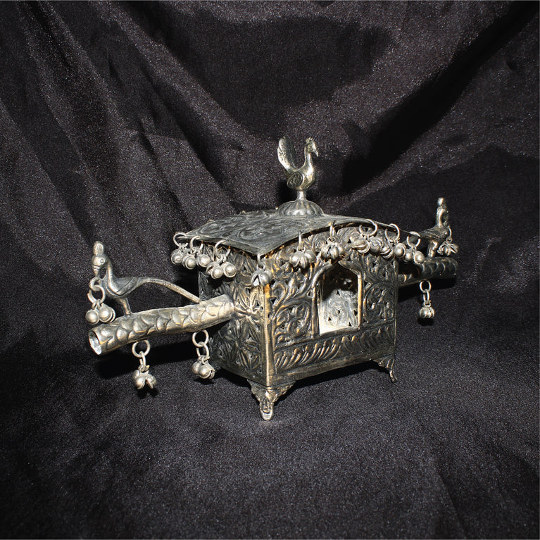 Rangkala Metal Dulhaan Doli Showpiece (14 cm x 26 cm x 5 cm, Silver)